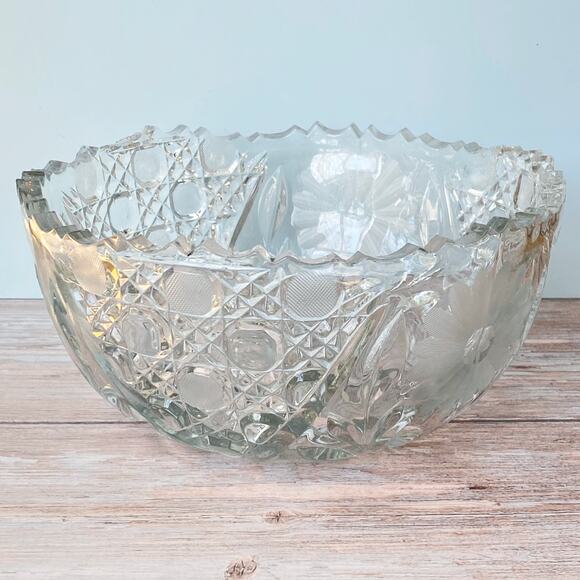 Vintage Cut Glass Crystal Bowl - Elegant Floral and Geometric Design - Picture 1 of 8